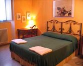 CHARMING APARTMENT NEAR THE COLOSSEUM, SLEEPS UP TO 4 PEOPLE