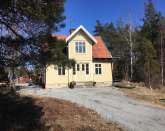 Large and lovely house with walking distance to swimming and fishing in the rol