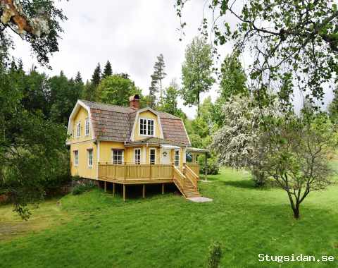 Gård med sjötomt, egen brygga & båt