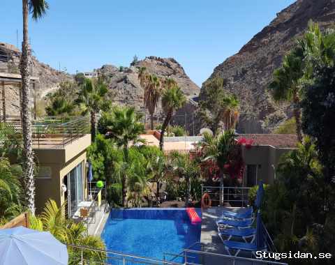 Lovely apartments with garden and pool near Playa del Cura & Amadores beaches.
