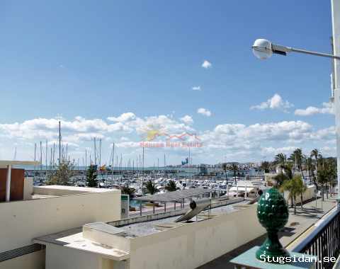Lägenhet med utsikt över marinan och Medelhavet