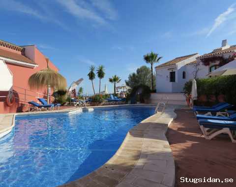 Holiday townhouse with shared pool & private garden