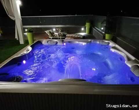 lägenhet med havsutsikt och pool, sauna, jacuzzi