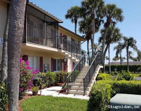 Välutrustad lägenhet nära stor pool