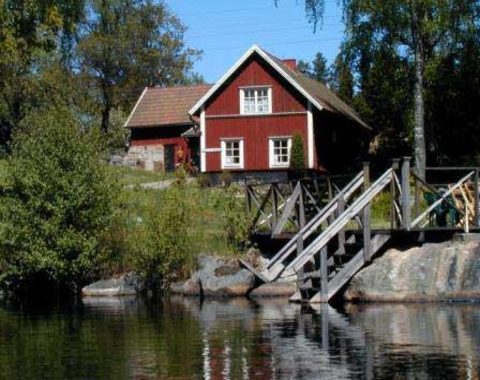 Stuga vid sjö i småland med brygga bastu båt att hyra