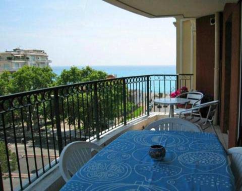 Nice - 2 rum och kök, 50 m till havet + pool