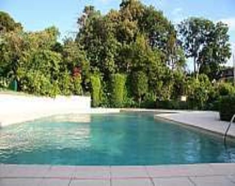 EN PERLE I ANTIBES - 25.000 M2 PRIVAT PARK, MED 2 SVØMMEBASSENG OG 2 TENNISBANER