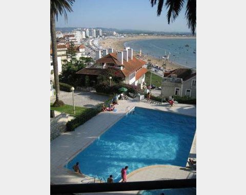 Ny og stor leilighet på Sølvkystens perle. Svømmebasseng og sjøutsikt.