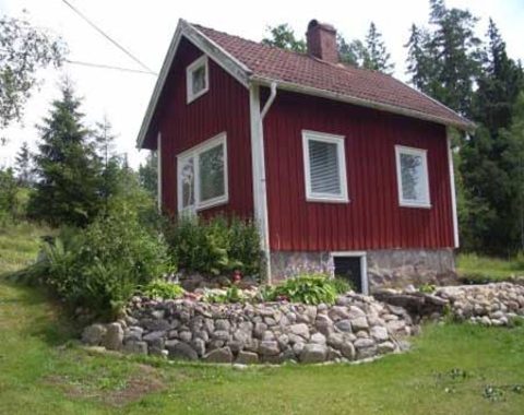 Mysig stuga nära sjö mellan Borås och Göteborg