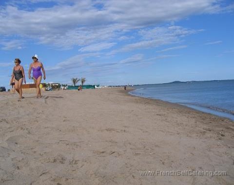Stor villa med pol nära till Medelhavet