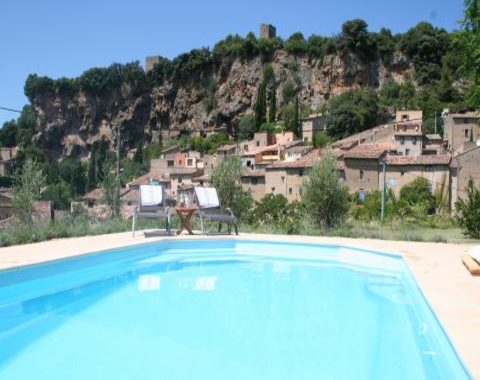 1 sjarmerende leilighet i gammelt hus  med svømmebasseng fra 1600 - tallet