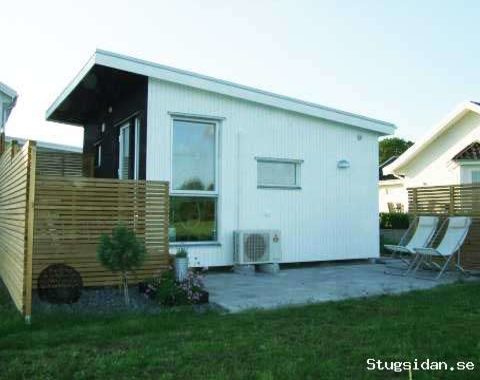 Ny fräsch stuga med havsutsikt