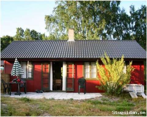 sommerstuga på bornhom med swimmingpool