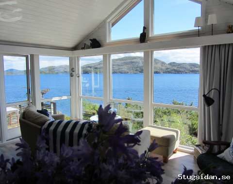 Hytte og anneks, Vikna. Utsiktstomt ved skipsleia i Nærøysundet.Oppreide senger