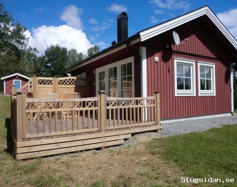 Bo på lantgård. Hyr en mysig stuga på gård med djur och nära till sjö.