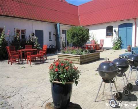 Underbart belägen kringbyggd Skånegård i hjärtat av Österlen