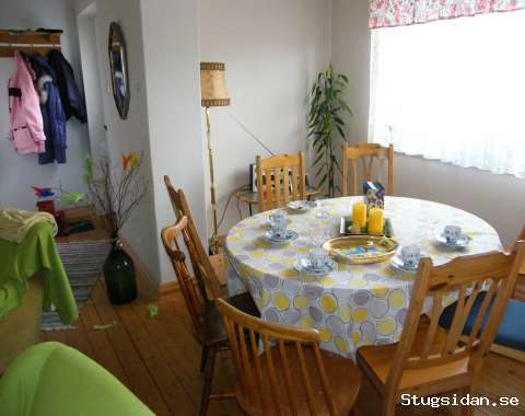 Helrenoverad lägenhet med trädgård, 7 km till havet.