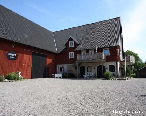 Bo i egen lägenhet på vacker hästgård