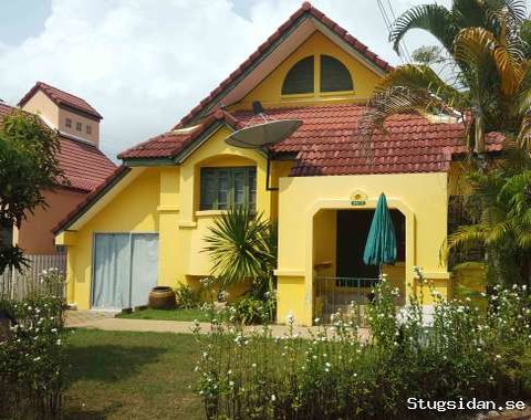 Nära havet och poolen i Ban Phe