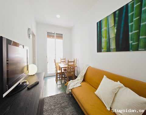 2-bedroom apartment near Plaça Universitat