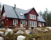 Nybyggt hus med sjöutsikt i Smålands Trädgård