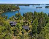Genuine archipelago accommodation with magnificent lake views facing south!