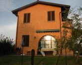 Villa with pool and private garden with BBQ in Tuscany, near Lucca